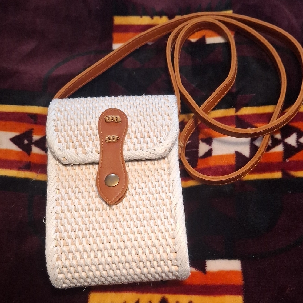 NWOT Stylish White and Tan Woven Crossbody Bag